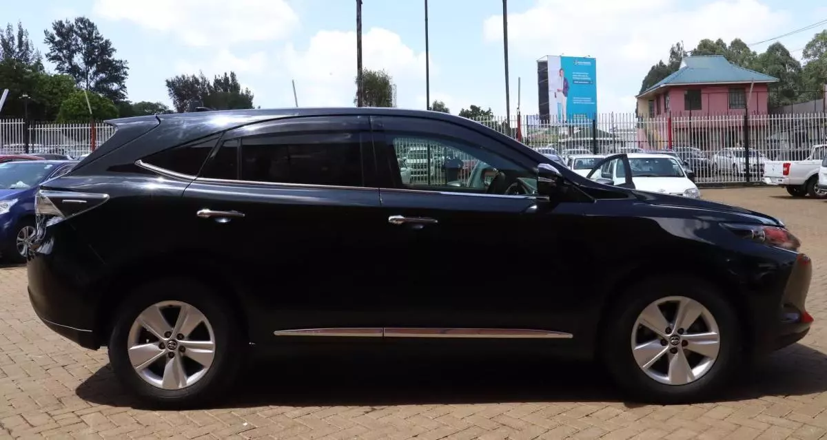 Toyota Harrier   - 2016