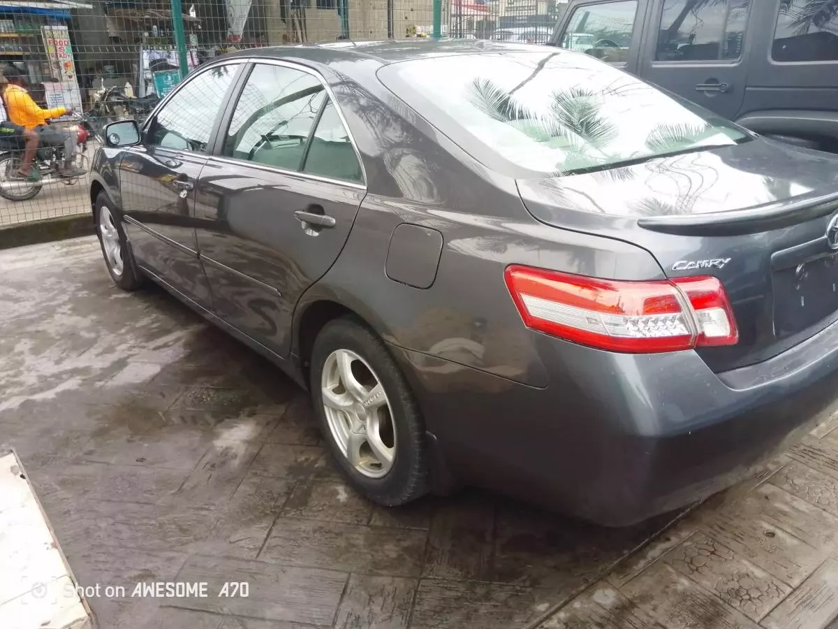 Toyota Camry   - 2011