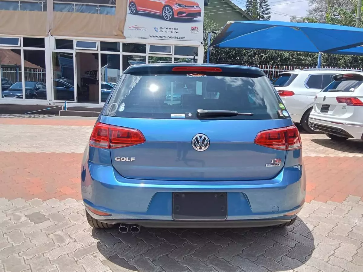 Volkswagen Golf   - 2016