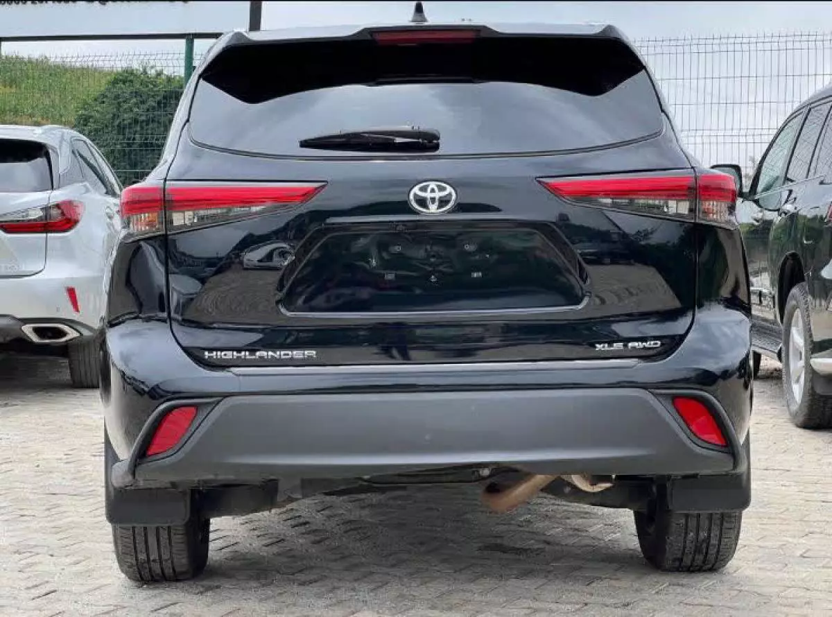 Toyota Highlander   - 2022