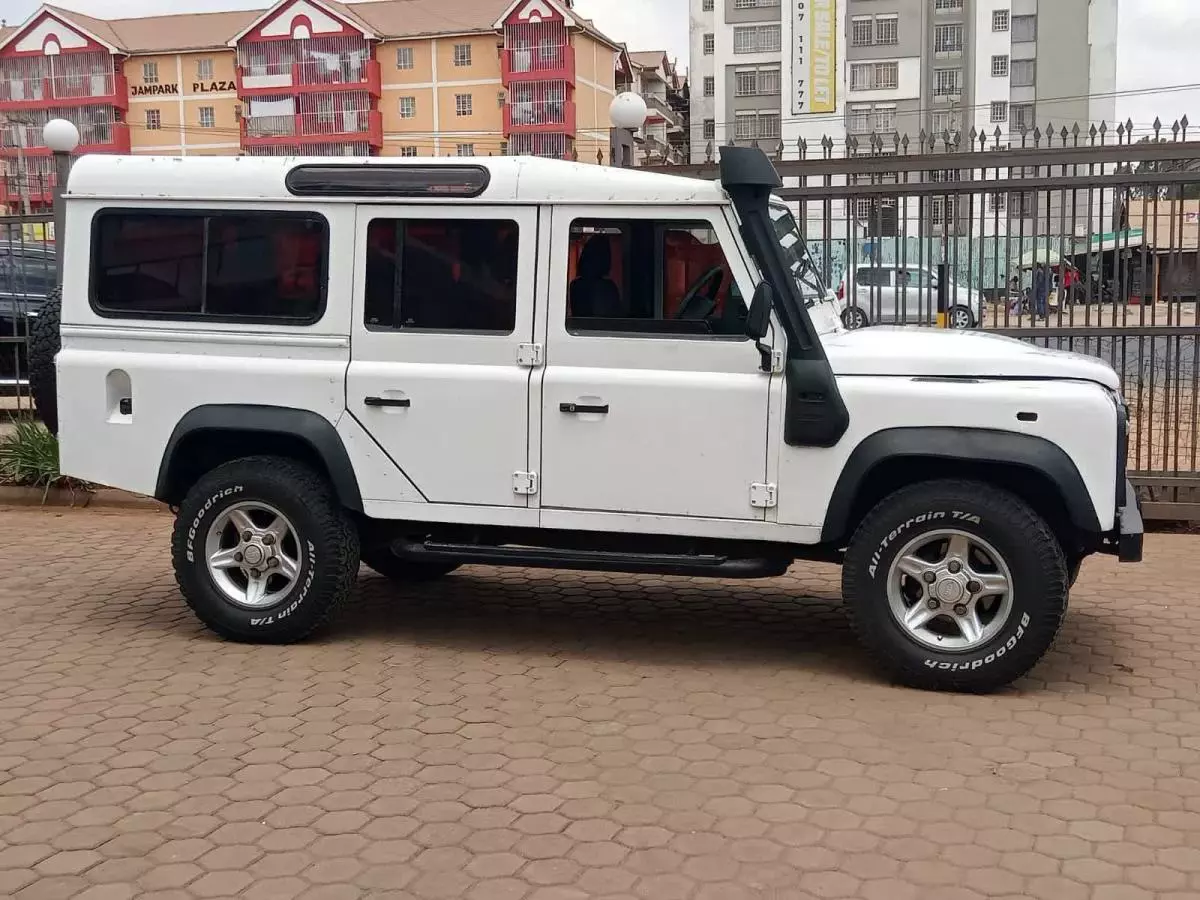 Land Rover Defender - 2010
