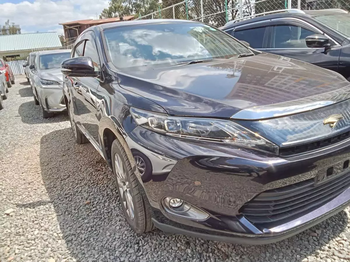 Toyota Harrier   - 2016