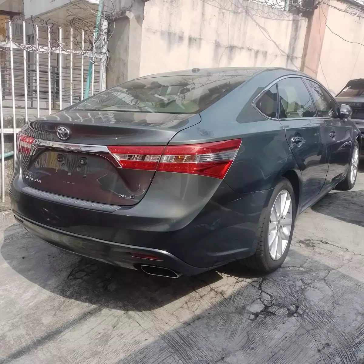 Toyota Avalon   - 2013