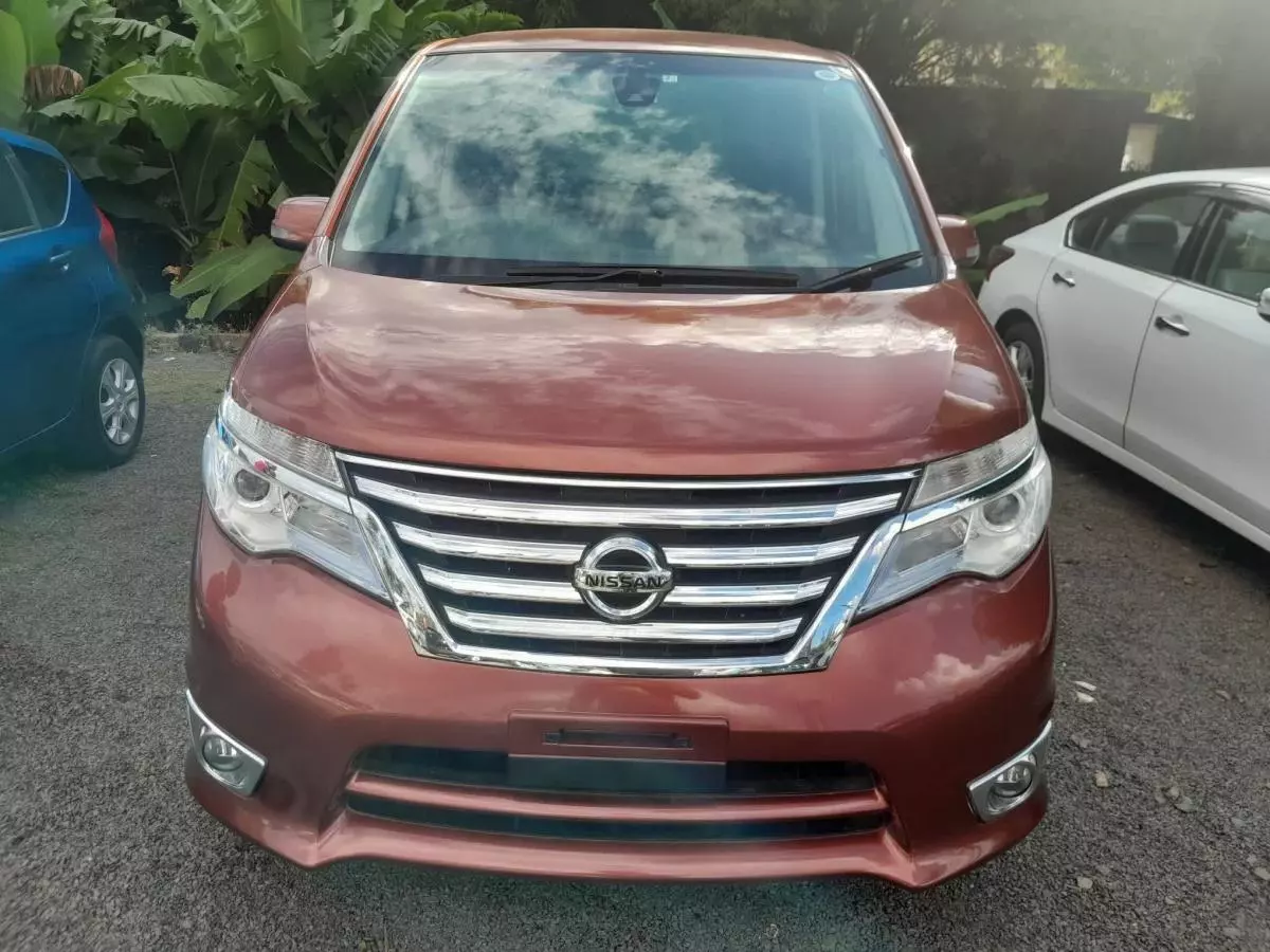 Nissan Serena   - 2016