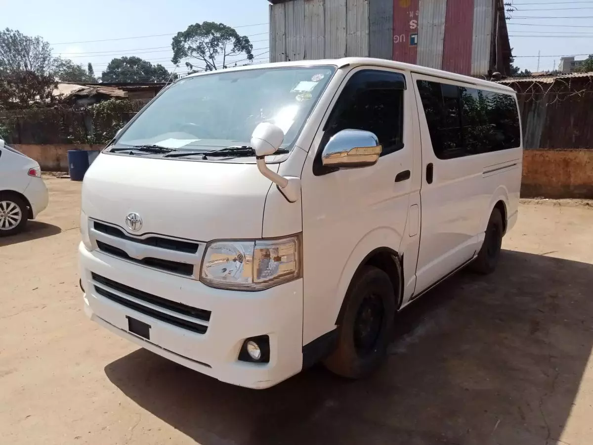 Toyota Hiace   - 2012