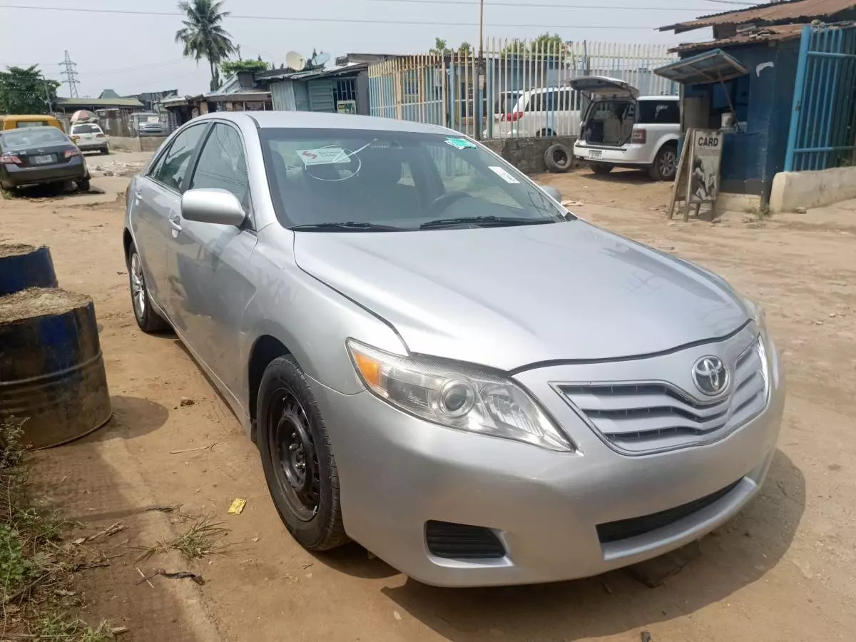 Toyota Camry   - 2011