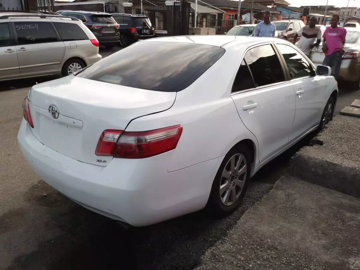 Toyota Camry   - 2009