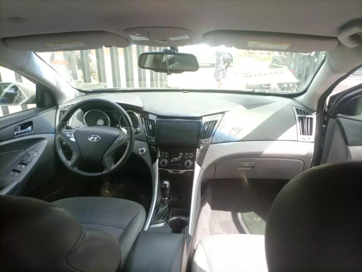 Hyundai Sonata - 2012