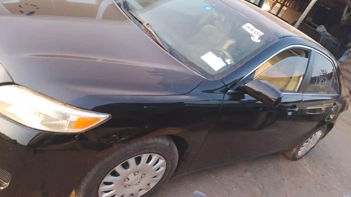 Toyota Camry   - 2011