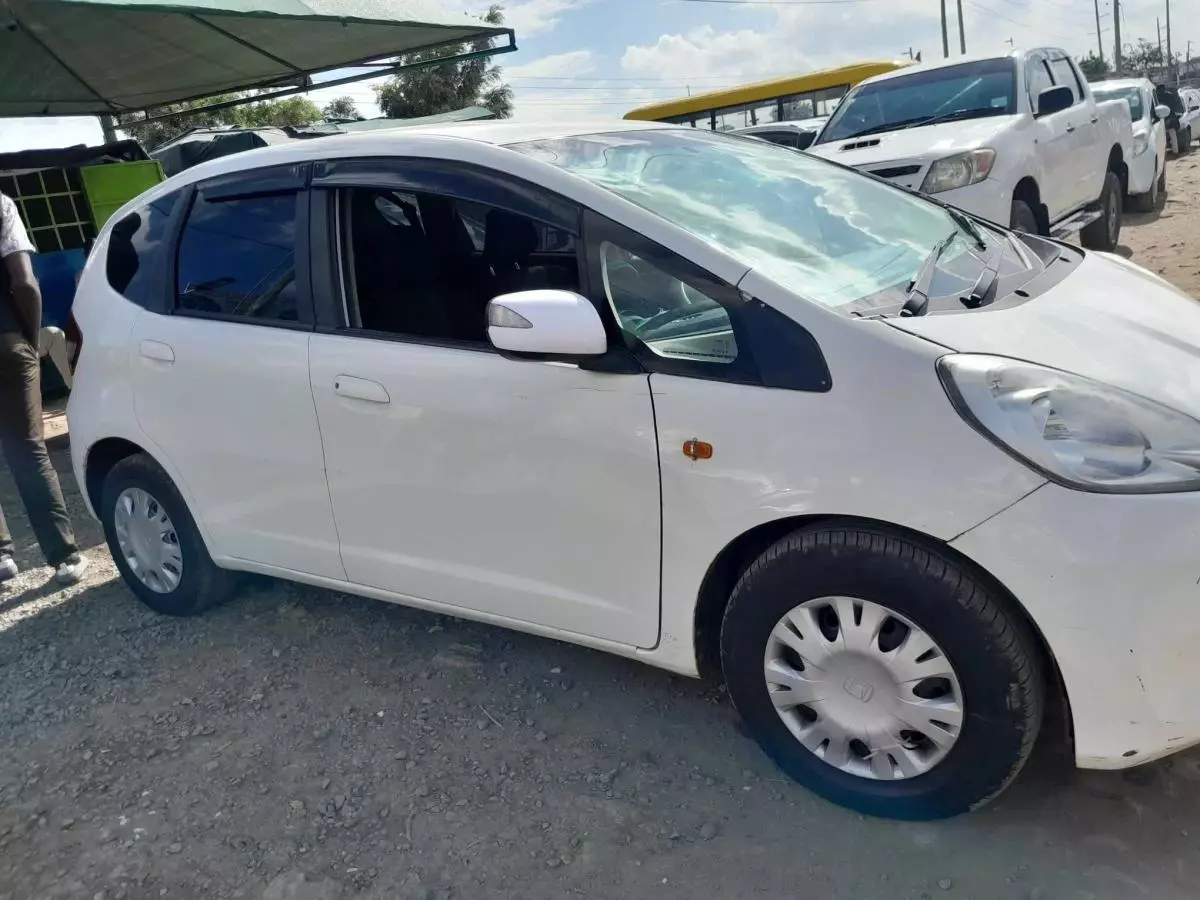 Honda Fit   - 2012