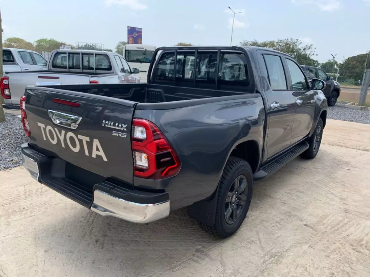 Toyota Hilux   - 2024