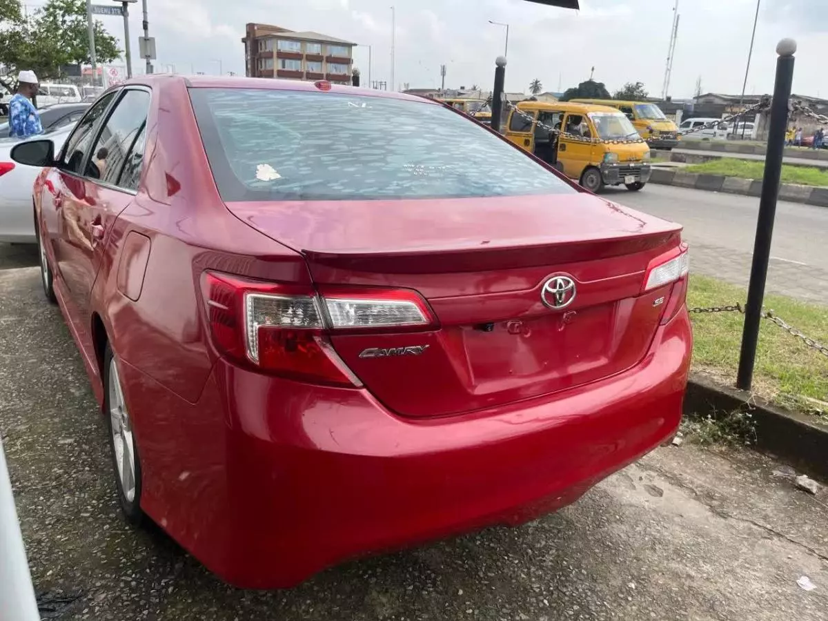 Toyota Camry   - 2013