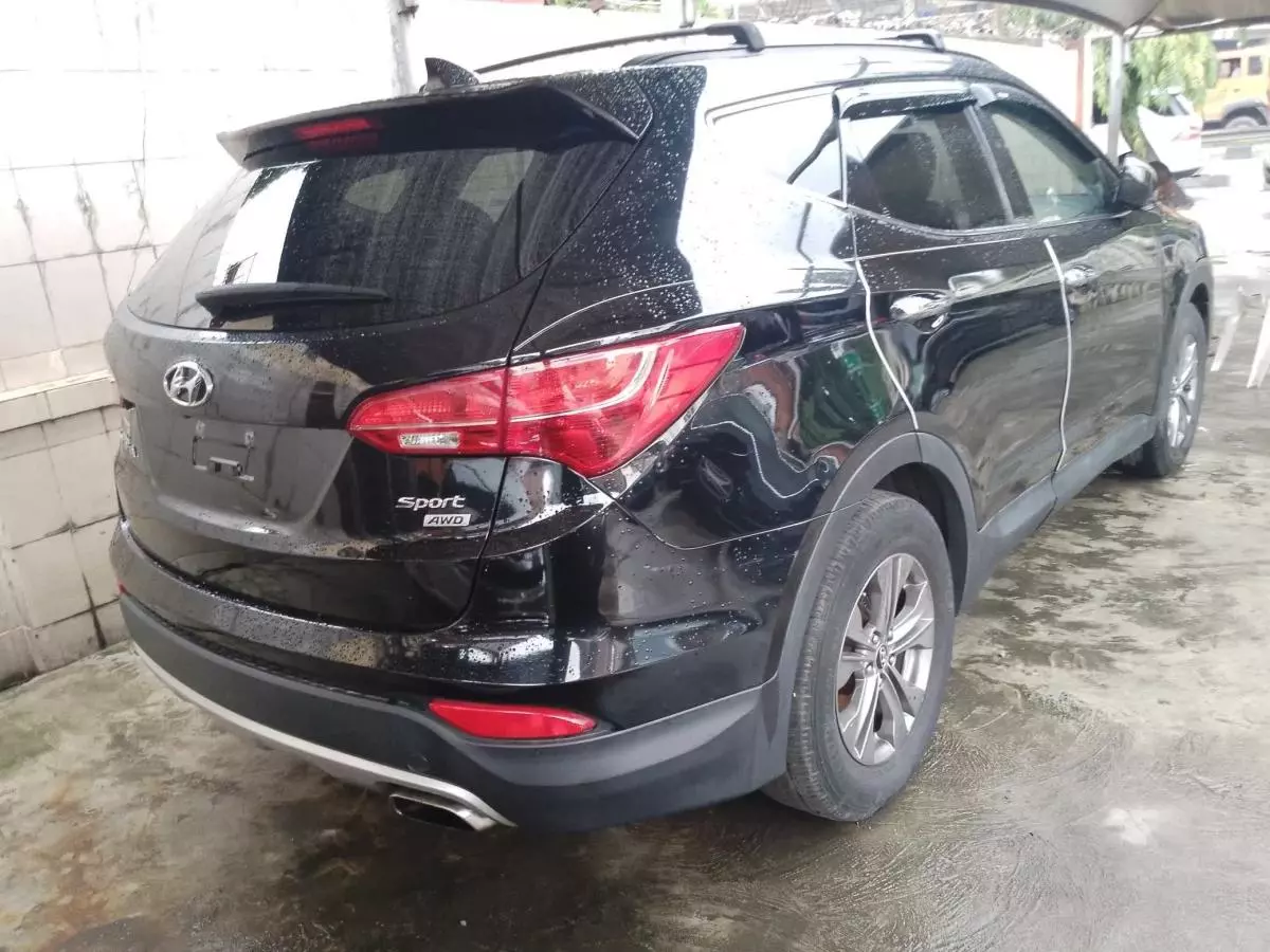 Hyundai Santa Fe   - 2013