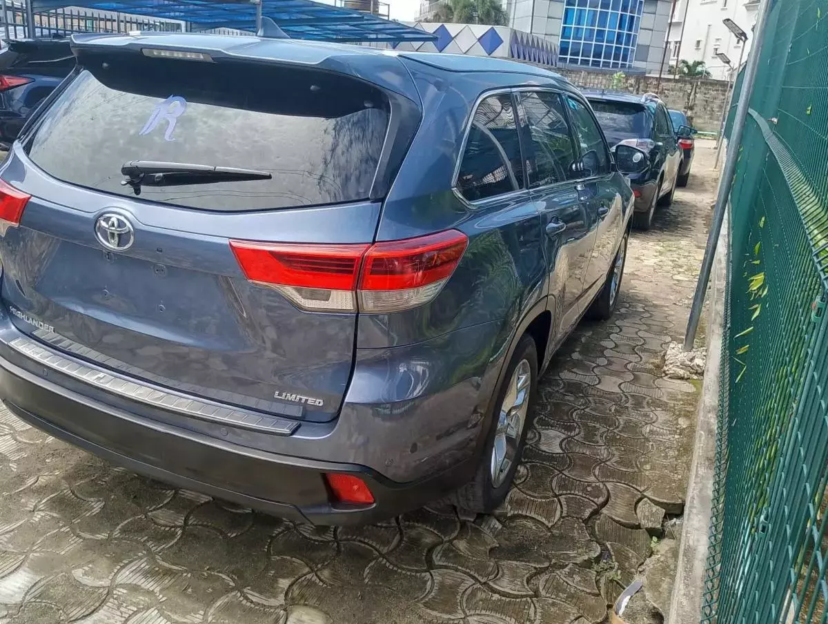 Toyota Highlander   - 2014