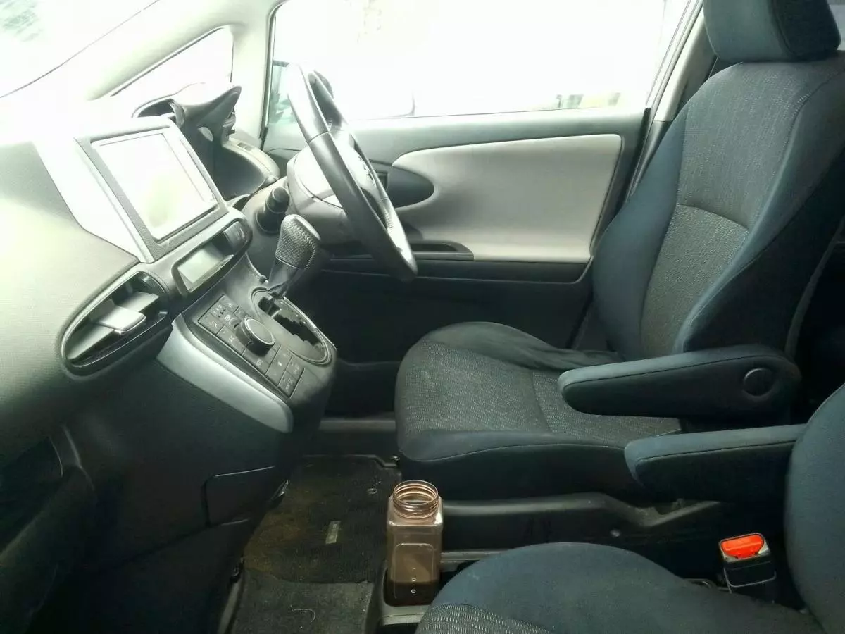 Toyota Wish   - 2010