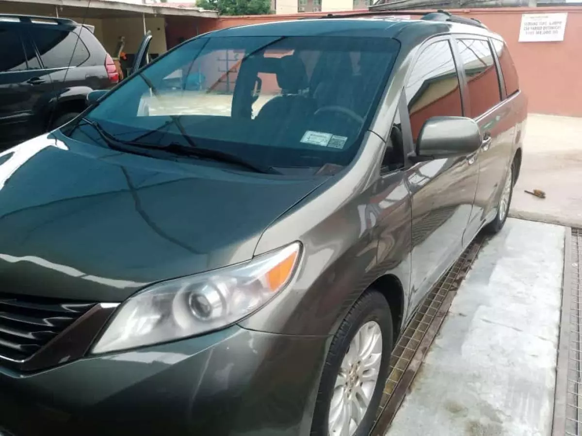 Toyota Sienna   - 2012