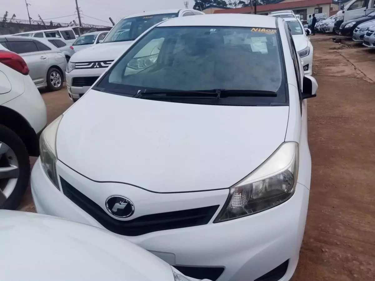 Toyota Vitz   - 2013