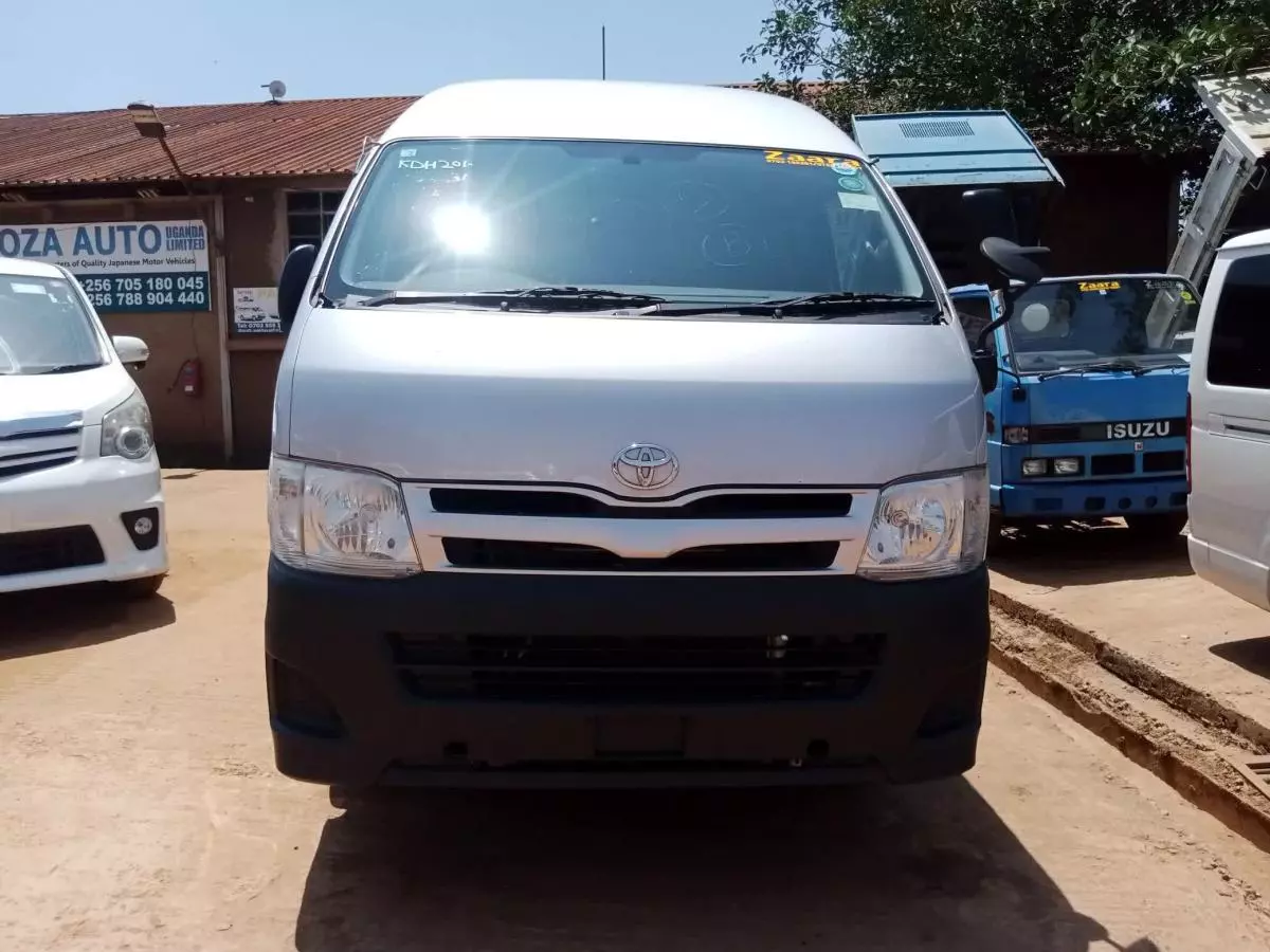 Toyota Hiace   - 2013