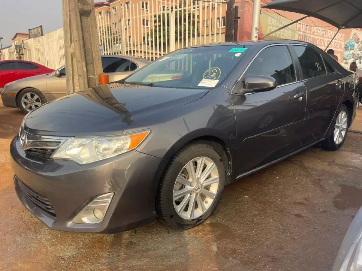 Toyota Camry   - 2013