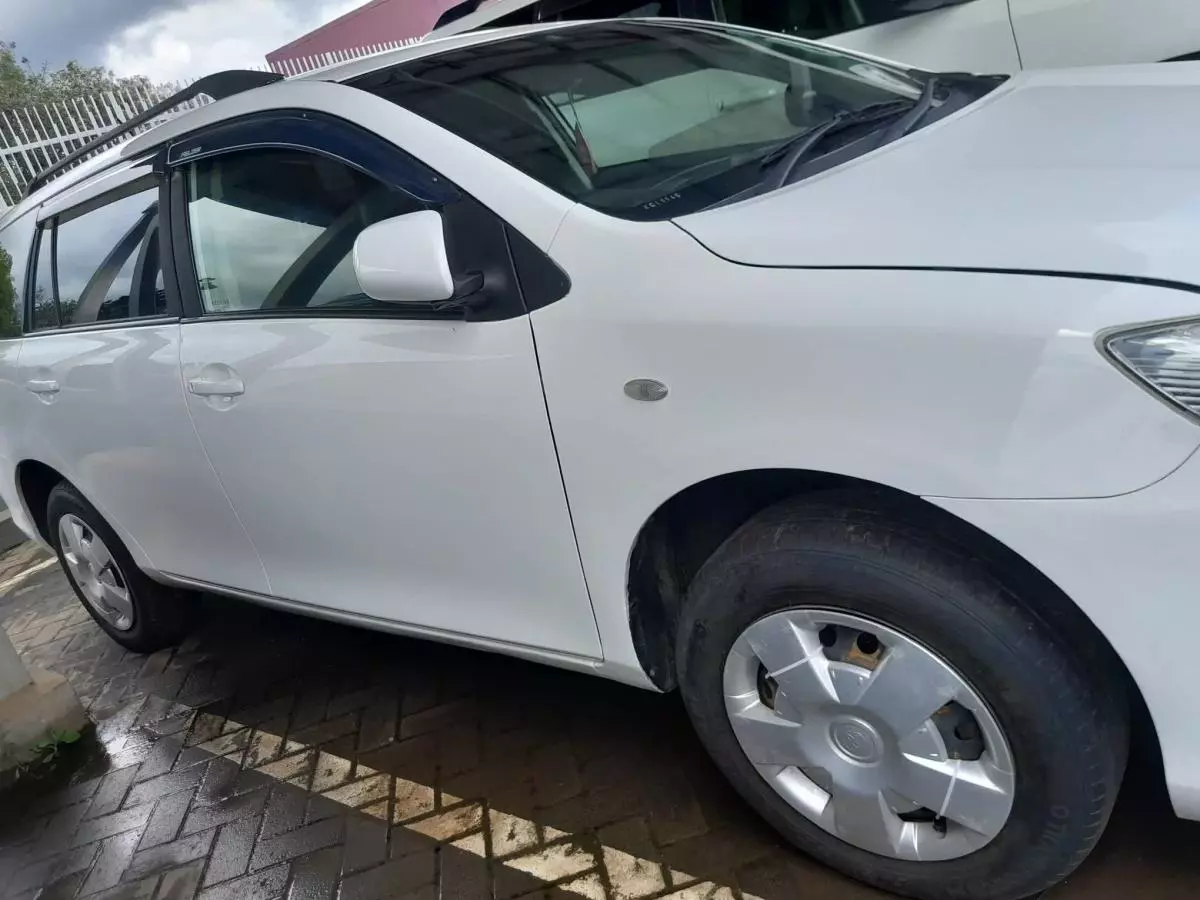 Toyota Fielder    - 2011