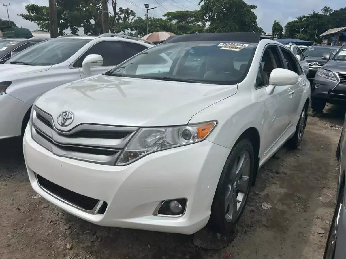 Toyota Venza   - 2012