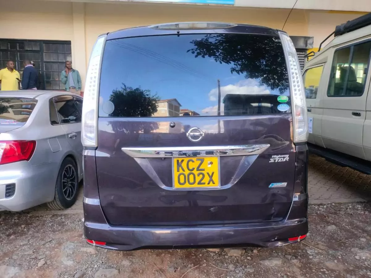 Nissan Serena   - 2013