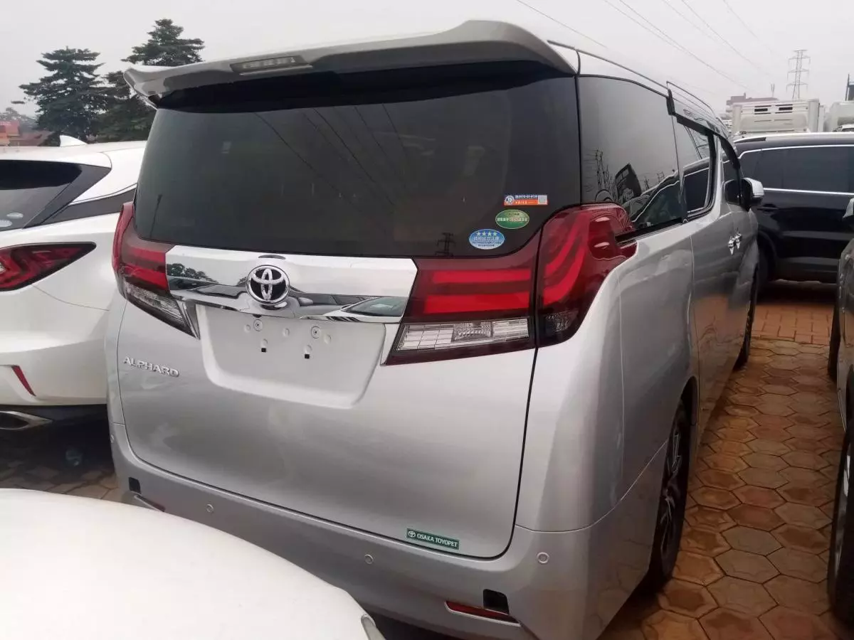 Toyota Alphard   - 2018