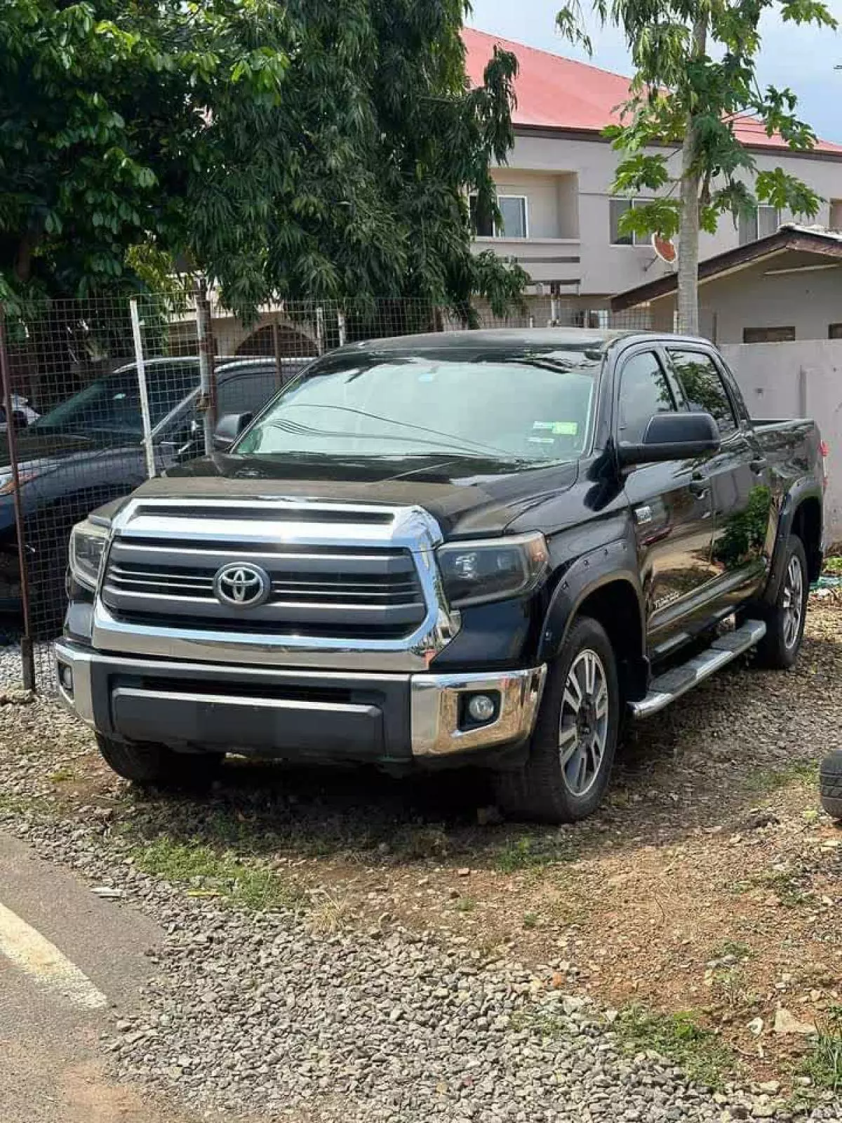 Toyota Tundra   - 2015