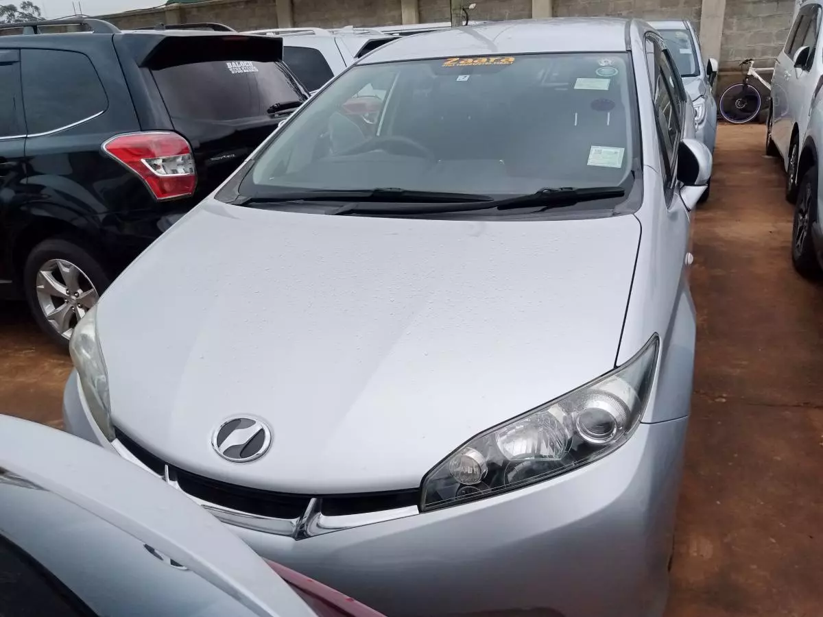 Toyota Wish   - 2012