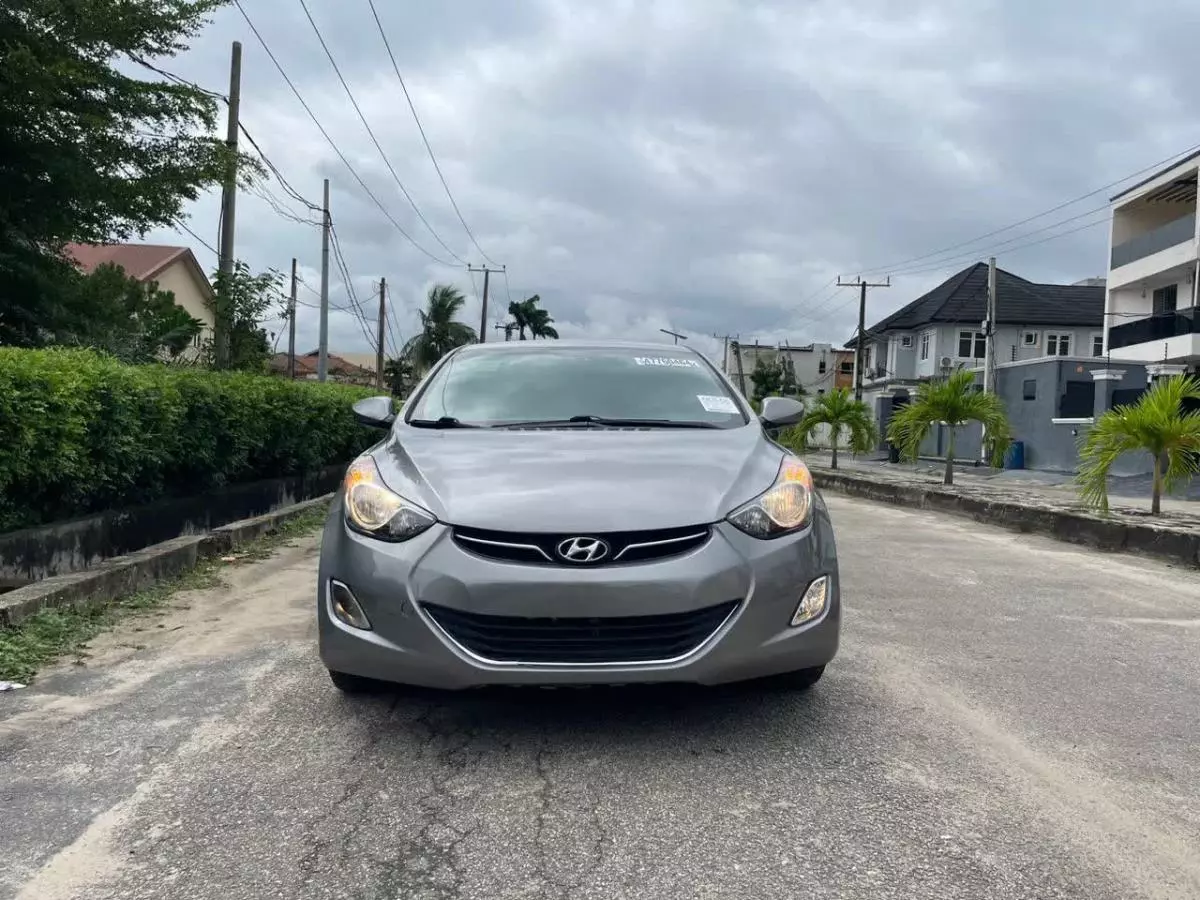 Hyundai Elantra   - 2013