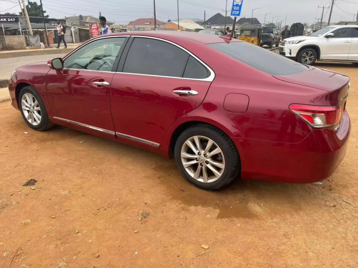 Lexus ES 350   - 2010