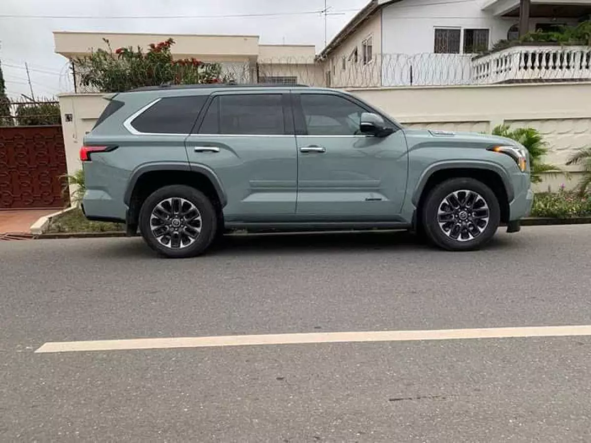 Toyota Sequoia   - 2024