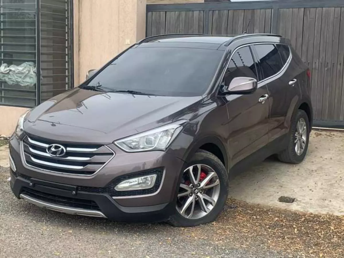 Hyundai Santa Fe   - 2013