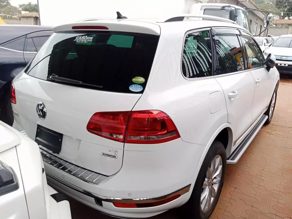 Volkswagen Touareg   - 2014