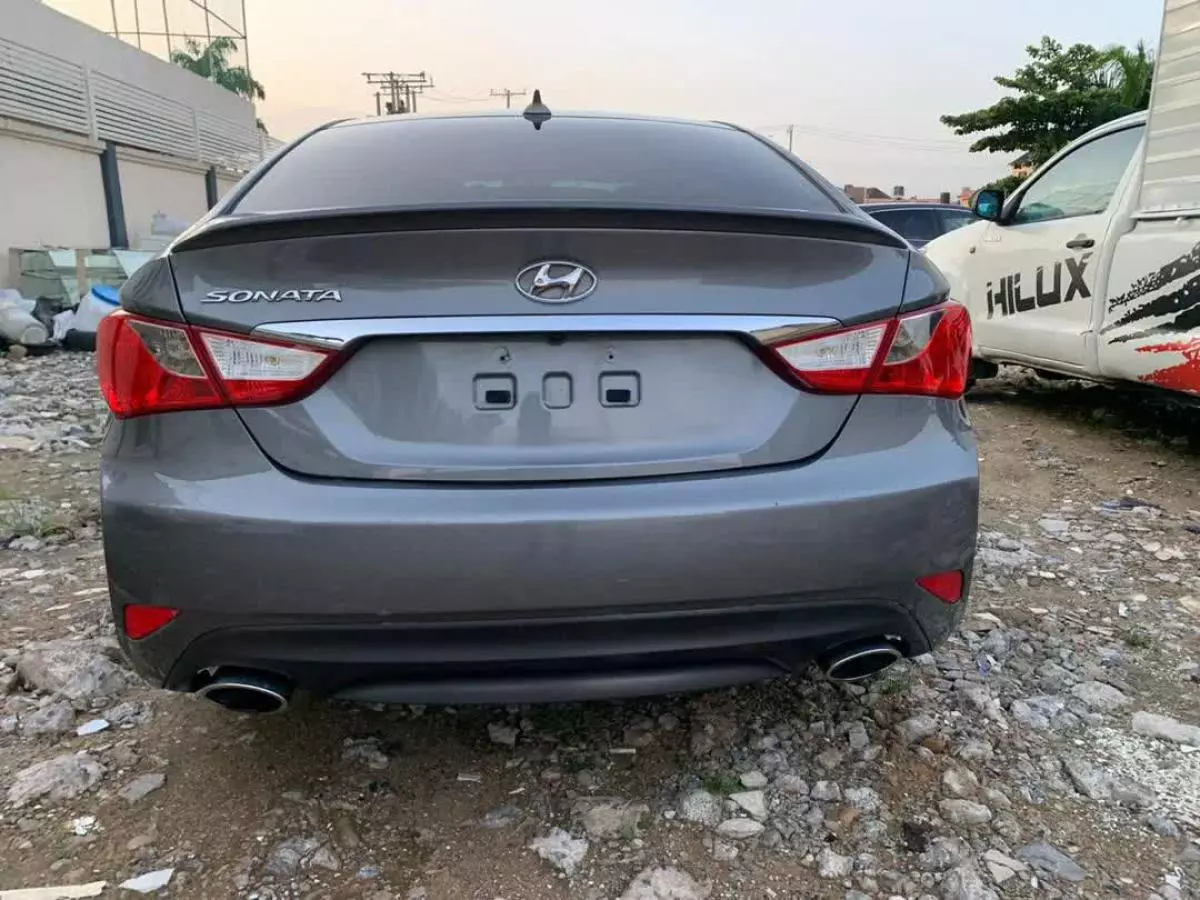 Hyundai Sonata   - 2014