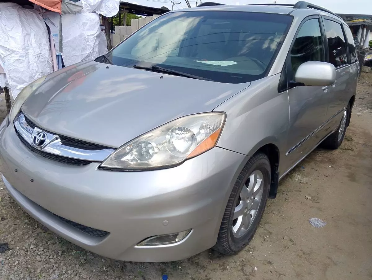 Toyota Sienna   - 2008