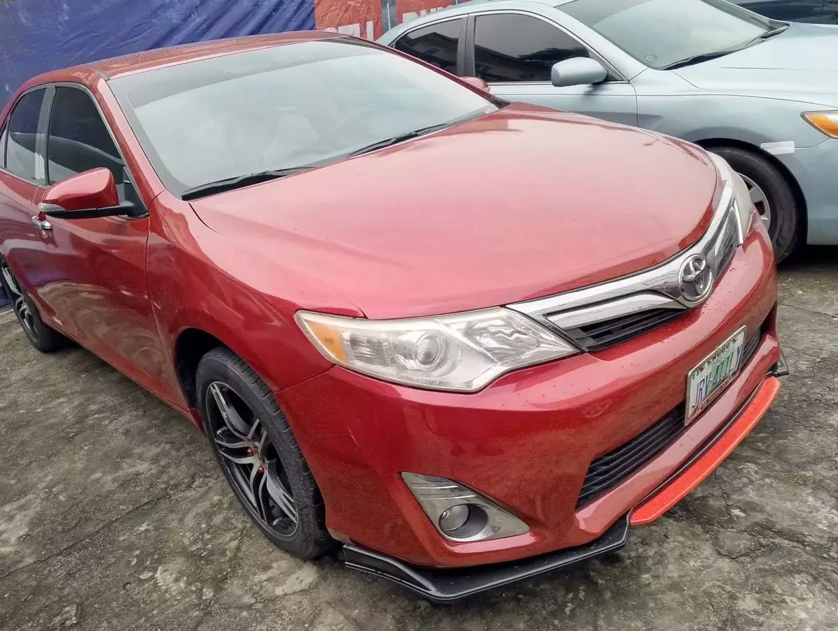 Toyota Camry   - 2012