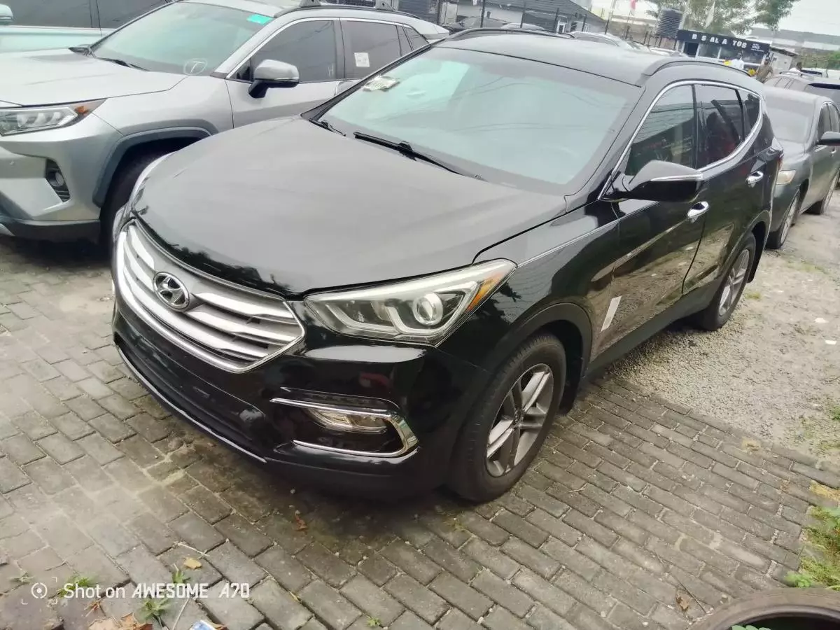 Hyundai Santa Fe   - 2017