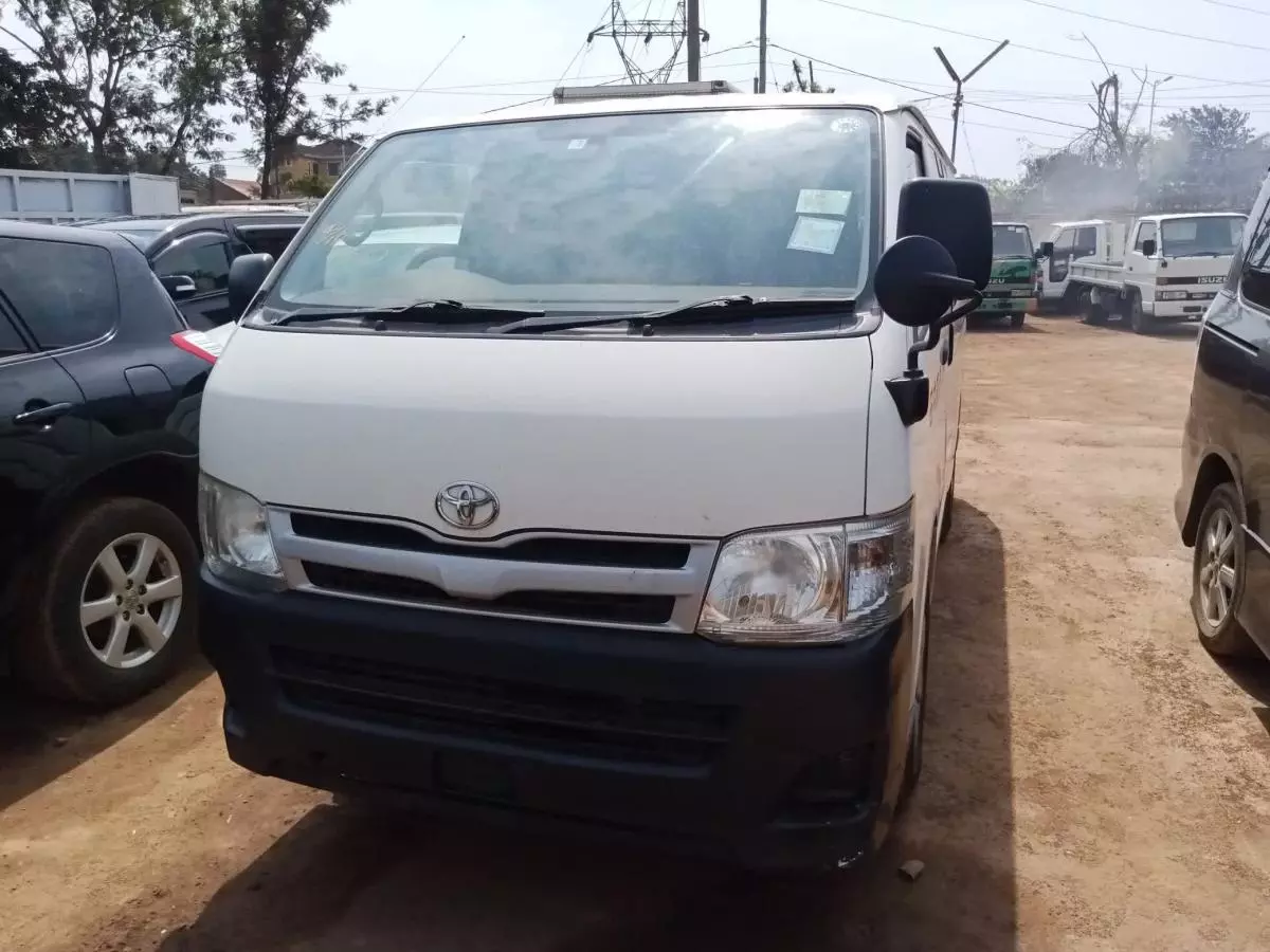 Toyota Hiace   - 2012