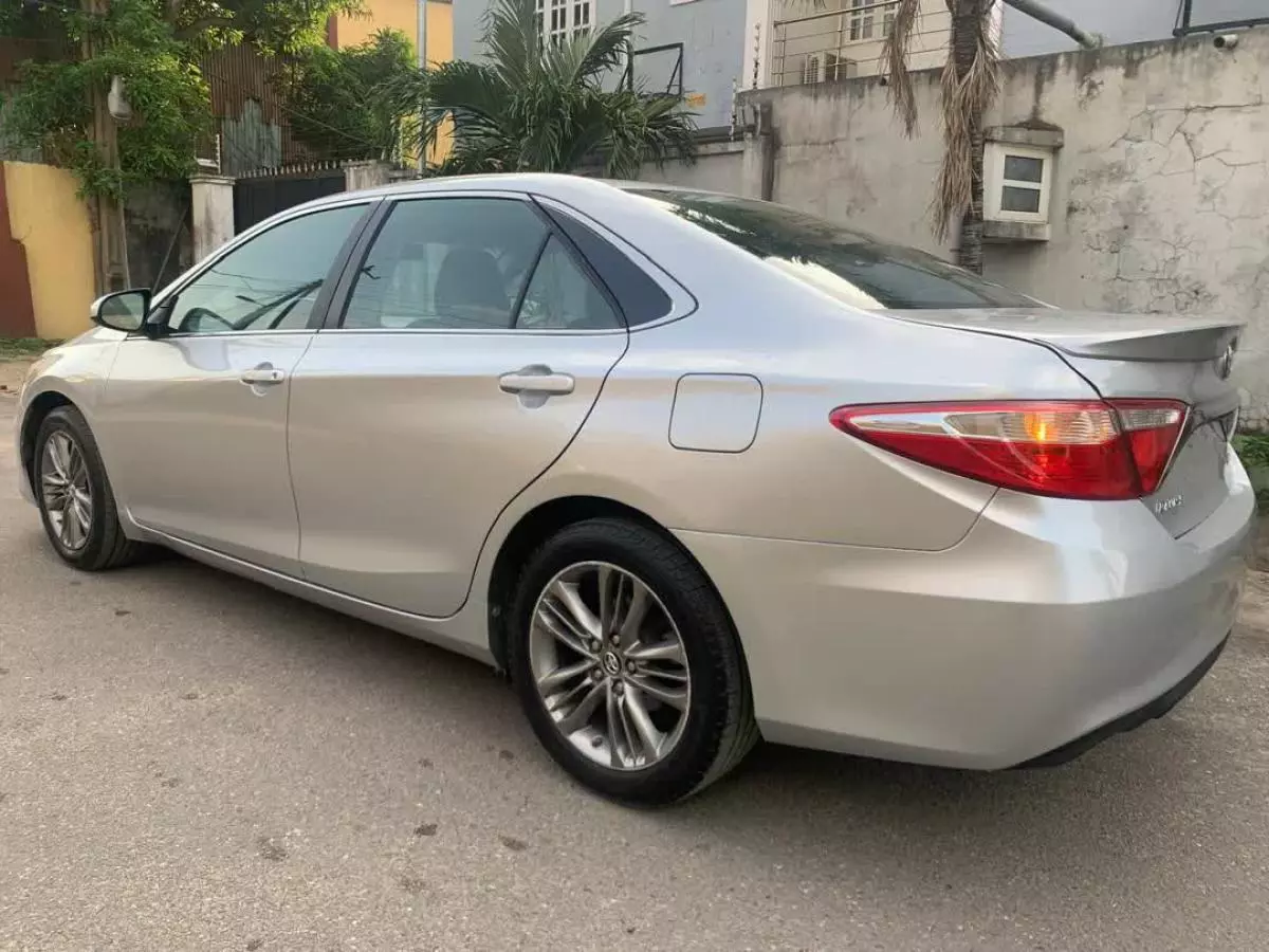 Toyota Camry   - 2017