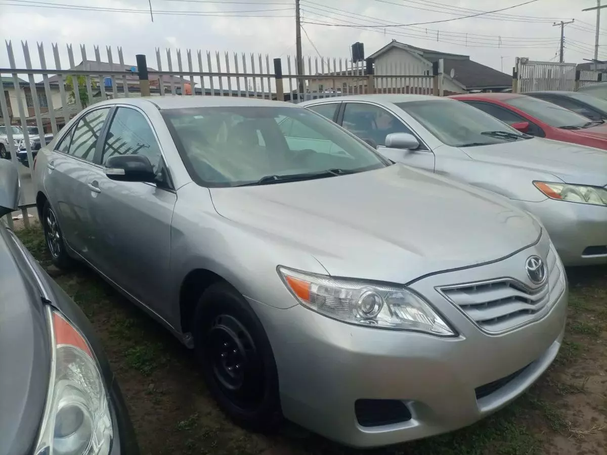 Toyota Camry - 2010
