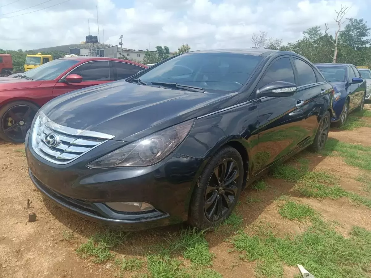 Hyundai Sonata   - 2012