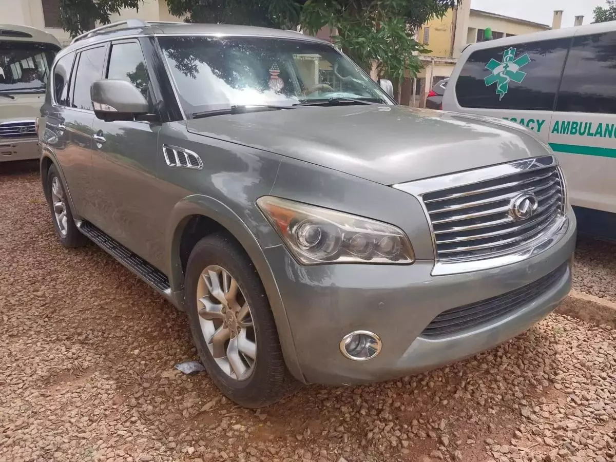 Infiniti QX56   - 2012