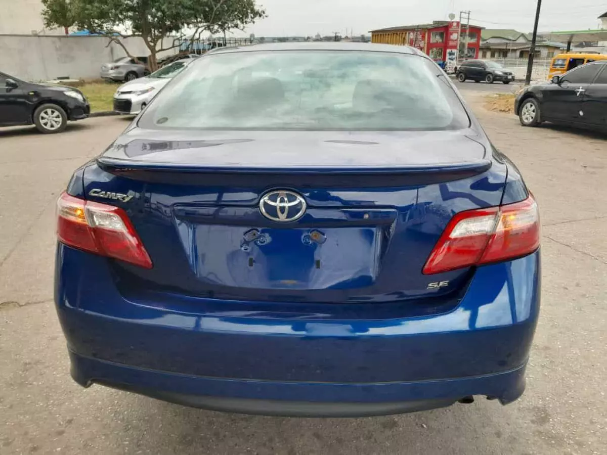 Toyota Camry   - 2009