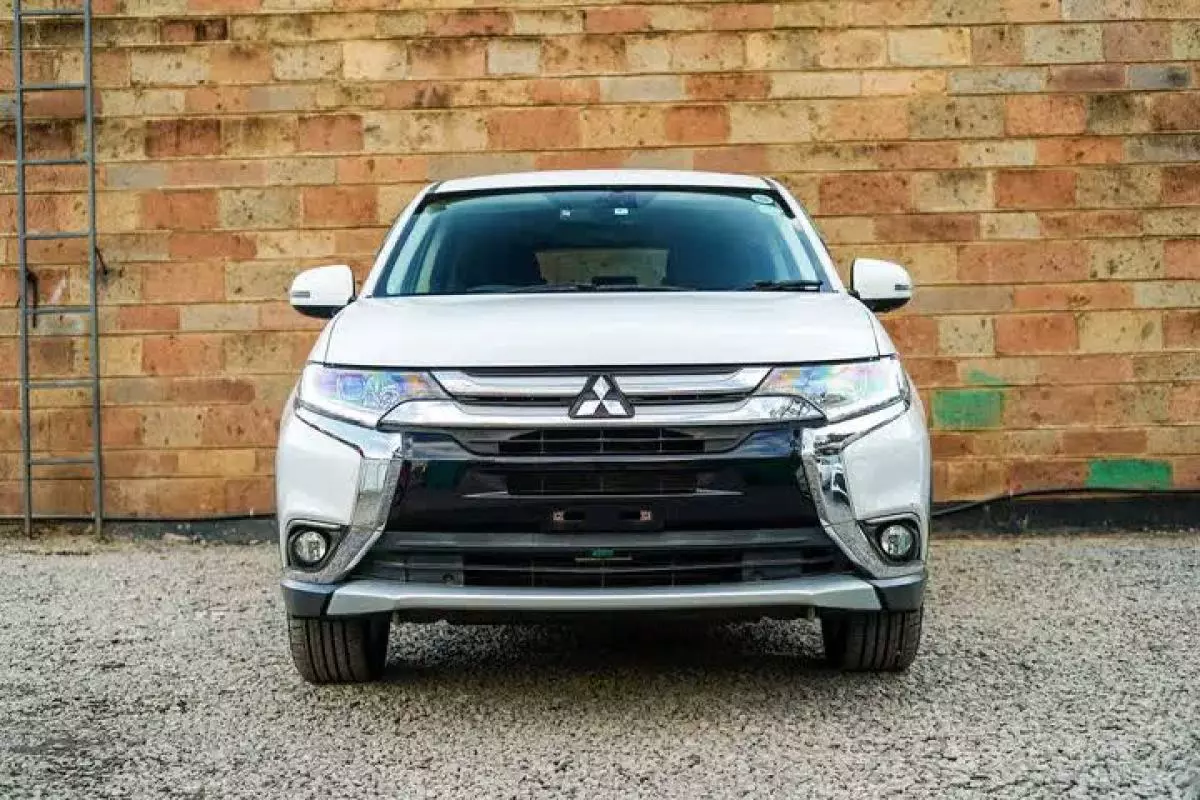 Mitsubishi OUTLANDER   - 2017