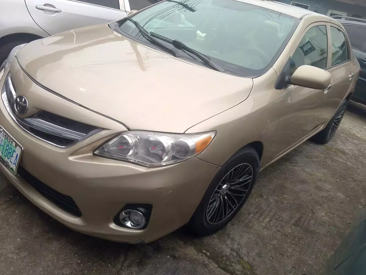 Toyota Corolla   - 2010