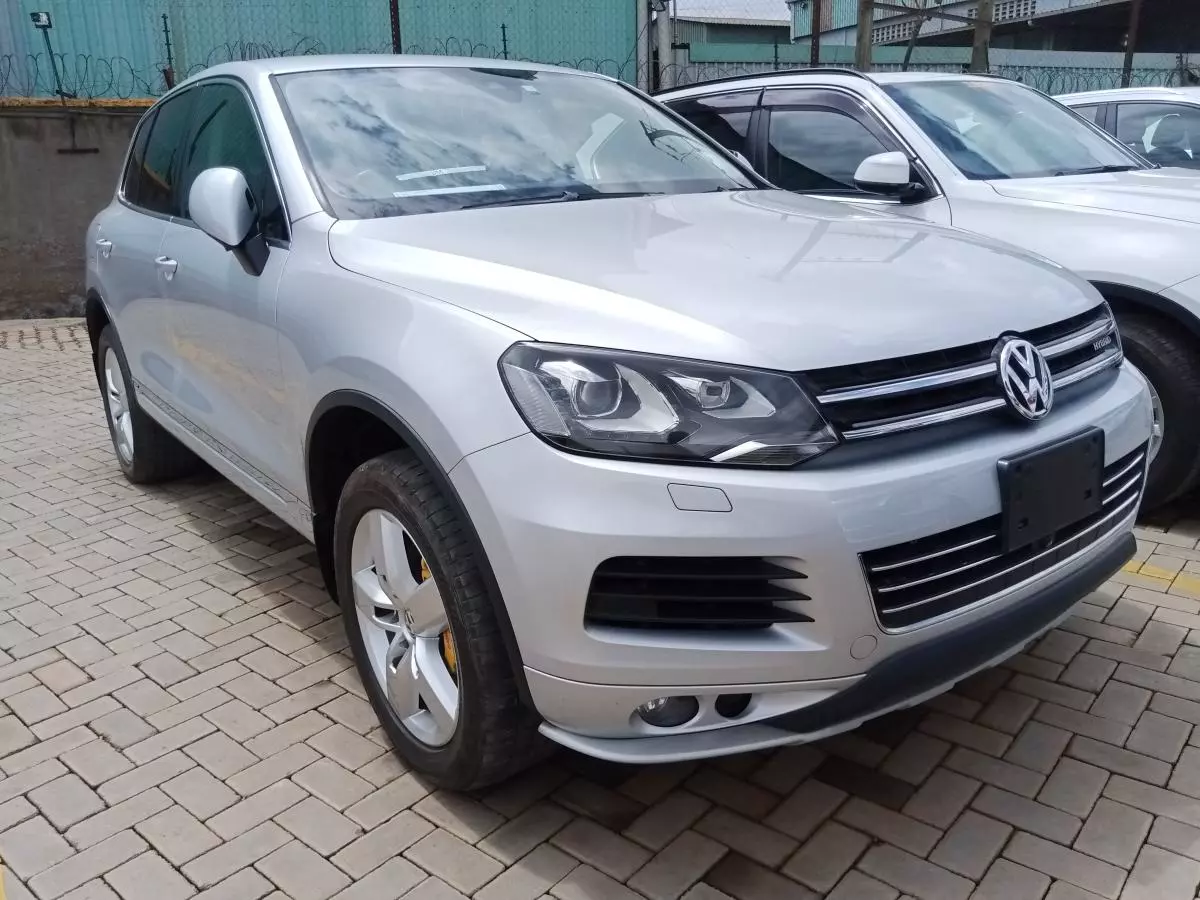 Volkswagen Touareg   - 2011