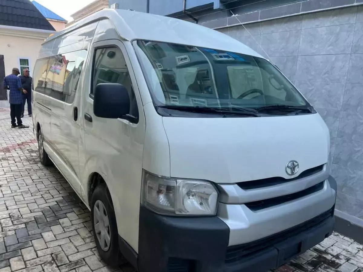 Toyota Hiace   - 2018