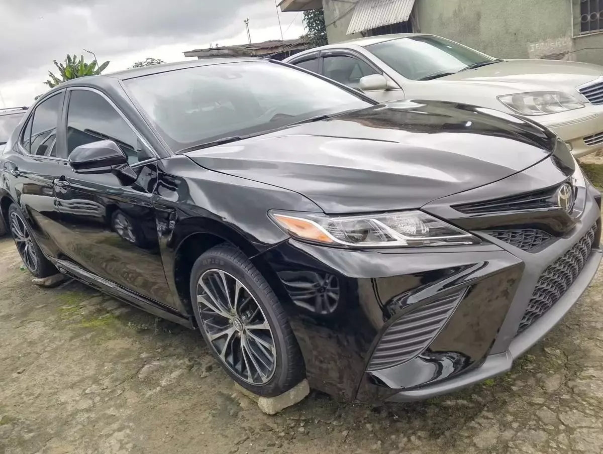 Toyota Camry   - 2018