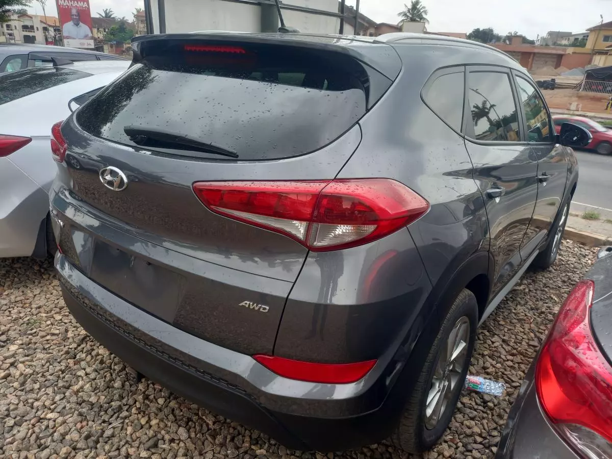 Hyundai Tucson   - 2017